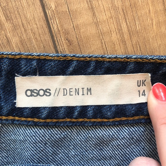 ๐บ 2/25$ ASOS Shorts ~ hand embroidered ~ US10 - Picture 3 of 6